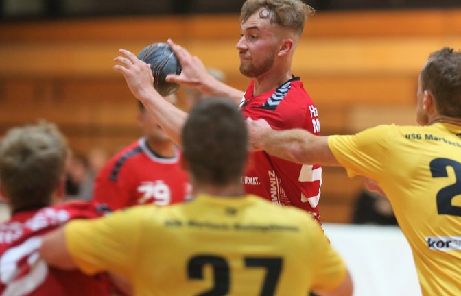 Behält der HCME (mit Ball Yannick Ott) in Oberriexingen den Überblick oder setzen sich die Gastgeber im Dergy der Bezirksklasse durch? <span class='image-autor'>Foto: Küppers</span>