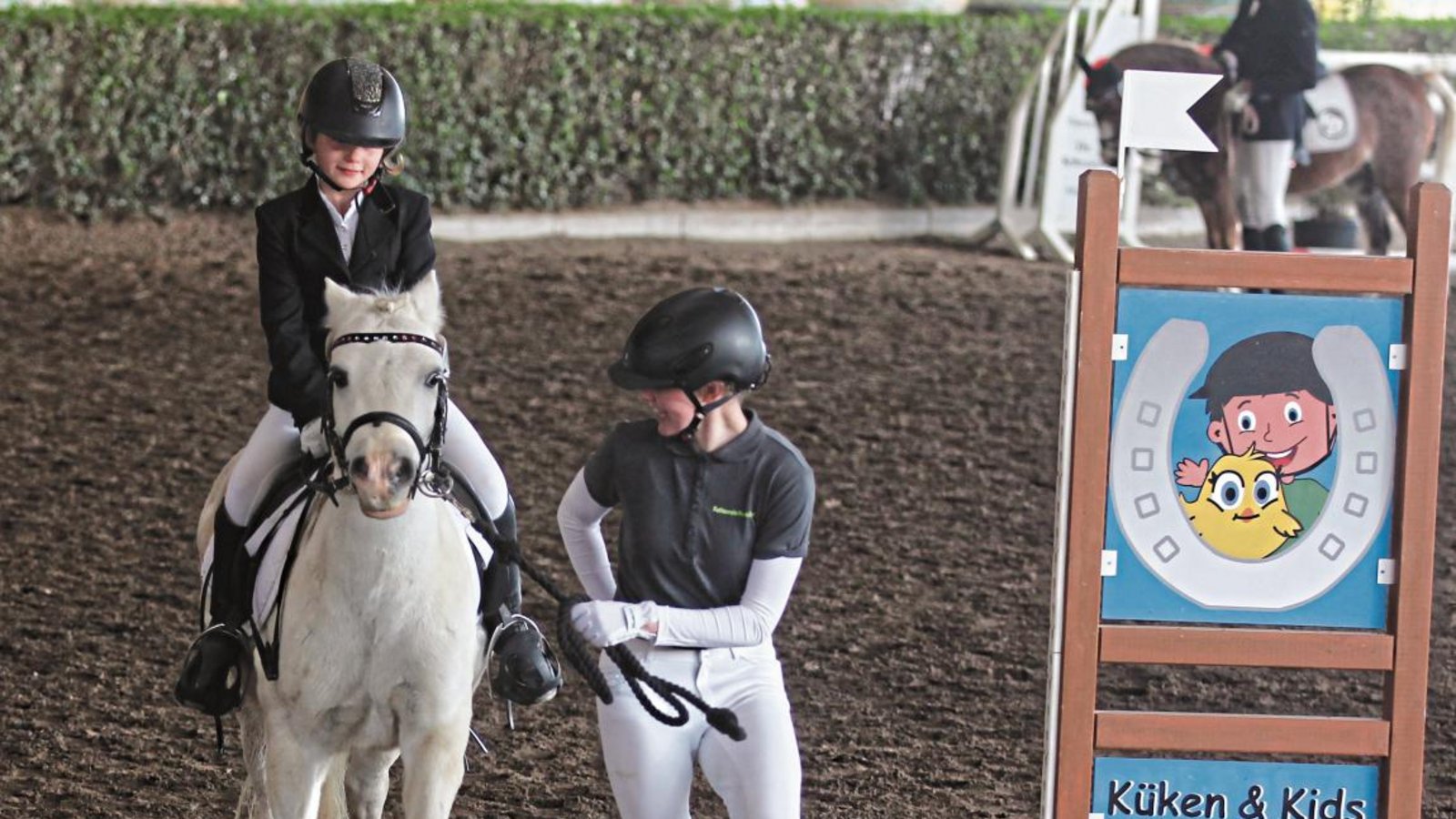 Lena Haller auf Timmy Boots ist beim Küken-Wettbewerb die beste Lokalmatadorin beim Jugendreitturnier des RFZV Nussdorf. Foto: Nachreiner Lena Haller auf Timmy Boots ist beim Küken-Wettbewerb die beste Lokalmatadorin beim Jugendreitturnier des RFZV Nussdorf. Foto: Nachreiner
