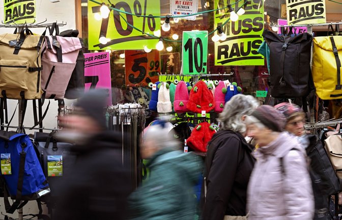 Angesichts des Krieges im Iran und seiner Folgen auch für die Geldbeutel der Menschen sinkt die Kauflust in Deutschland immer weiter (Symbolfoto).<span class='image-autor'>Foto: Soeren Stache/dpa/Soeren Stache</span>