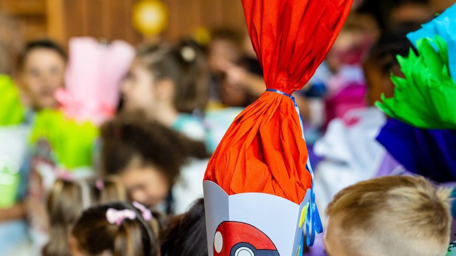 Einschulung in der Wilhelmsschule Wangen: In der Turnhalle warten die Erstklässler mit Ranzen und Schultüte auf ihren offiziellen Schulstart.Foto: Lichtgut/Christoph Schmidt Einschulung in der Wilhelmsschule Wangen: In der Turnhalle warten die Erstklässler mit Ranzen und Schultüte auf ihren offiziellen Schulstart.Foto: Lichtgut/Christoph Schmidt