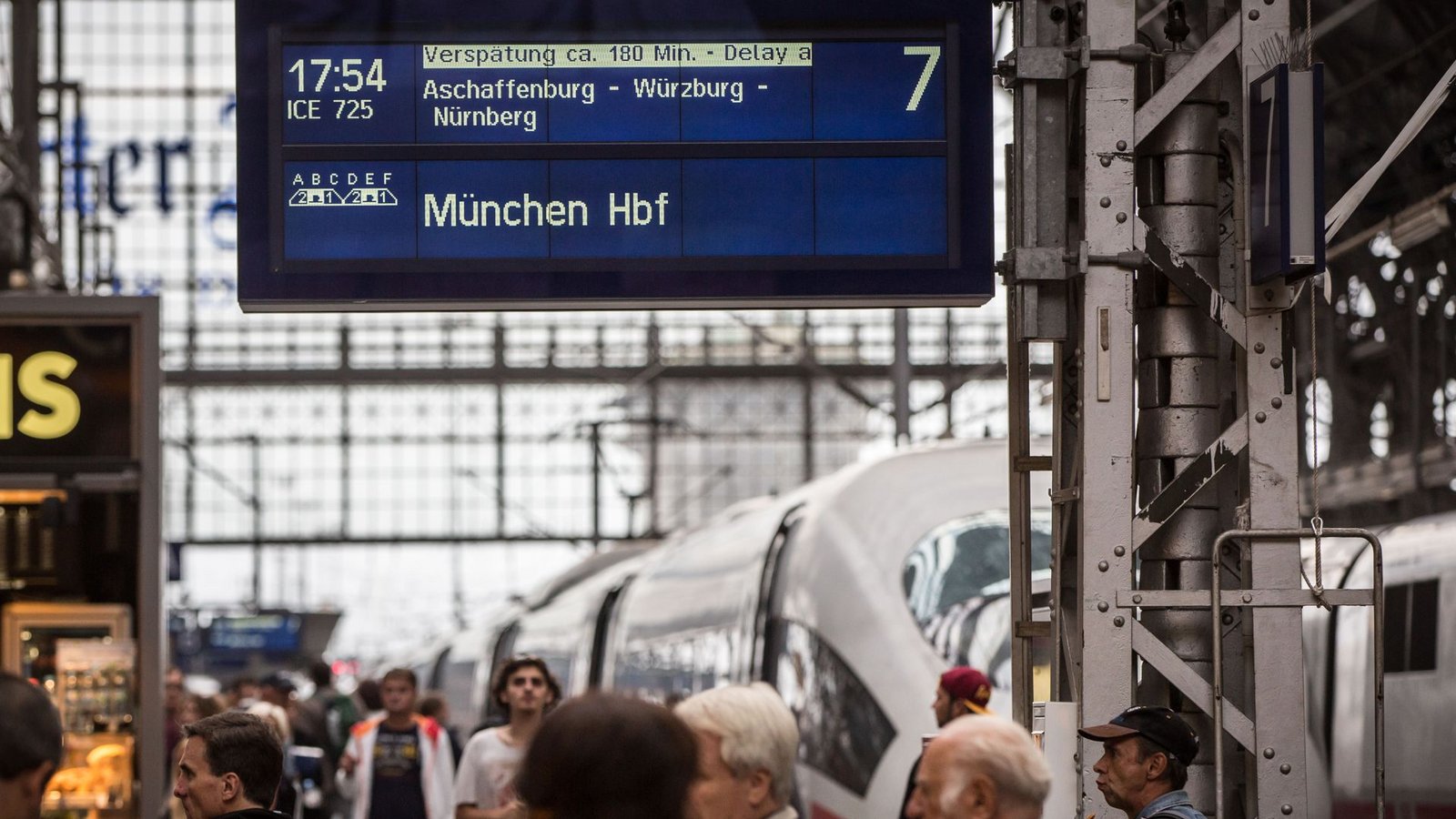 Volle Bahnhöfe, viele Verspätungen: das kam in den vergangenen Tagen wieder besonders oft vor. (Archivbild)Foto: dpa/Frank Rumpenhorst Volle Bahnhöfe, viele Verspätungen: das kam in den vergangenen Tagen wieder besonders oft vor. (Archivbild)Foto: dpa/Frank Rumpenhorst