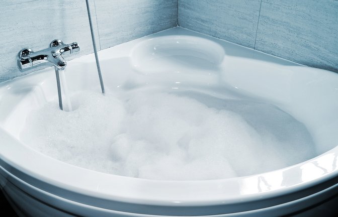 Sollte man mit Fieber lieber nicht baden?<span class='image-autor'>Foto: nito / shutterstock.com</span>