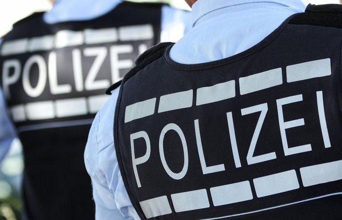 Polizeibeamte nahmen den Mann vorübergehend fest. (Symbolbild)<span class='image-autor'>Foto: dpa/Silas Stein</span>