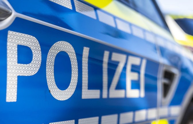 Aktuell die Polizei davon aus, dass sich ein männlicher Täter Zugang zu deren Wohnhaus verschaffte. (Symbolbild)<span class='image-autor'>Foto: David Inderlied/dpa</span>