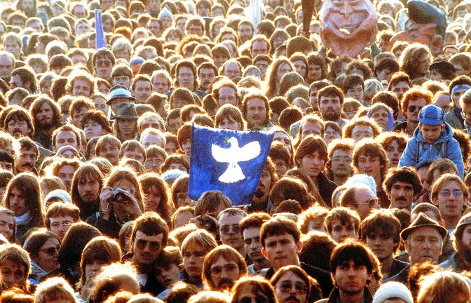 1983 demonstrierten Hunderttausende gegen die atomare Aufrüstung. Eine heutige Friedensbewegung könnte daran anknüpfen – müsste aber auch aus den Fehlern der Vorgänger lernen.<span class='image-autor'>Foto: imago</span>