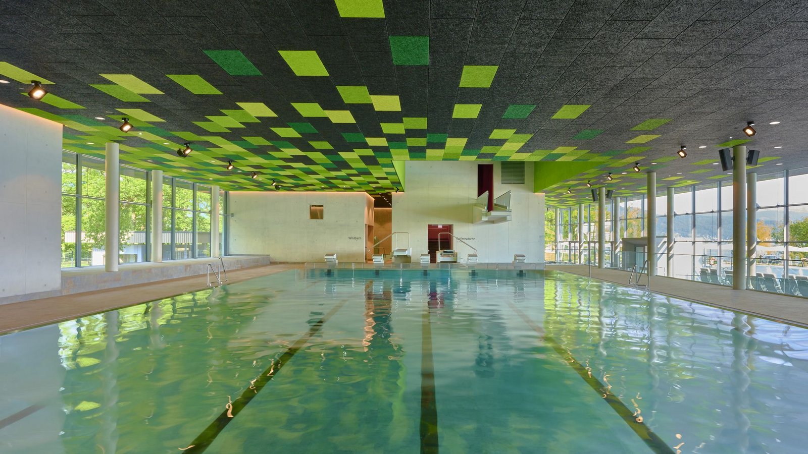 Schwimmbecken in der Therme Lindau (2018–2021).Foto: 4a Architekten