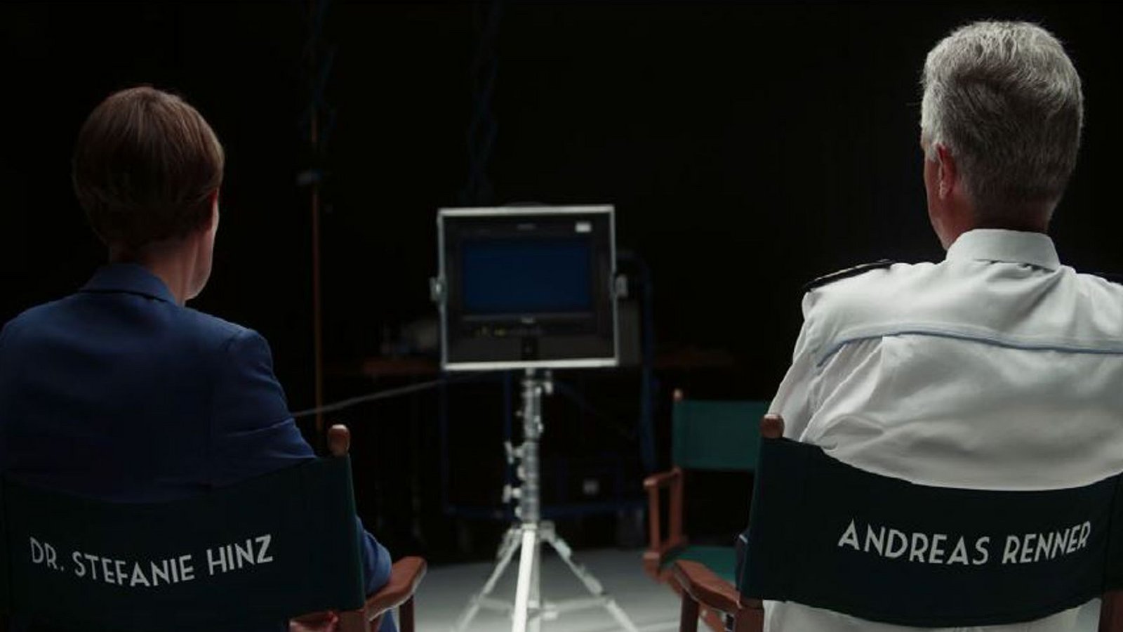 Bild aus besseren Tagen: Landespolizeipräsidentin Stefanie Hinz und Inspekteur Andreas Renner einträchtig bei Aufnahmen für Videos zur sogenannten Wertekampagne des Landespolizeipräsidiums, mit der Beamtinnen und Beamten auch für sexuelle Verfehlungen sensibilisiert werden sollen.Foto: /StN Bild aus besseren Tagen: Landespolizeipräsidentin Stefanie Hinz und Inspekteur Andreas Renner einträchtig bei Aufnahmen für Videos zur sogenannten Wertekampagne des Landespolizeipräsidiums, mit der Beamtinnen und Beamten auch für sexuelle Verfehlungen sensibilisiert werden sollen.Foto: /StN