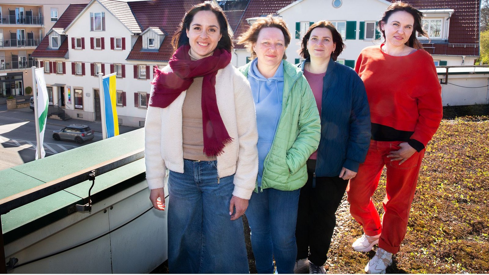 Geflüchtete Ukrainerinnen aus Poltawa auf dem Dach des Rathauses in Filderstadt: Kataryna Voitenko, Nataliia Klymko, Lena Nefodova und Elena Yeherova (von links).Foto: /Ines Rudel Geflüchtete Ukrainerinnen aus Poltawa auf dem Dach des Rathauses in Filderstadt: Kataryna Voitenko, Nataliia Klymko, Lena Nefodova und Elena Yeherova (von links).Foto: /Ines Rudel