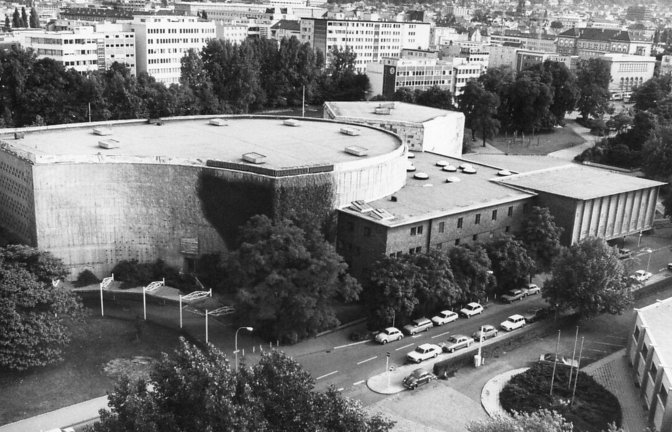 Das Degerlocher Bauunternehmen Gustav Epple verantwortete den Rohbau der Stuttgarter Liederhalle in der Stadtmitte. Aus dem Unternehmensarchiv stammt dieses Foto aus dem Jahr 1956.<span class='image-autor'>Foto: Gustav Epple GmbH</span>