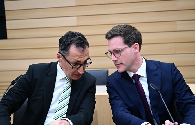 Cem Özdemir und Manuel Hagel (r.) müssen mit einem sehr ungewöhnlichen Wahlausgang  klar kommen.<span class='image-autor'>Foto: dpa/Bernd Weißbrod</span>