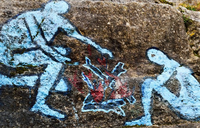Die Zähmung von Wildfeuern (beispielsweise aus Blitzschlägen oder Erdbränden) und später die Kunstfertigkeit, Feuer zu entfachen, waren wichtige Schritte auf dem Weg der  Menschwerdung.<span class='image-autor'>Foto: Imago/Zoonar</span>