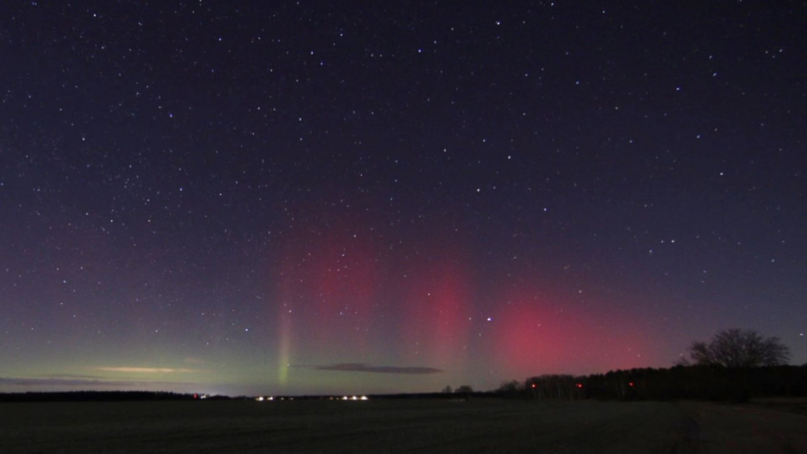 Dank heftigem Sonnensturm gab es  Polarlichter auch über Jerichow in Sachsen-Anhalt zu sehen.Foto: dpa/Cevin Dettlaff