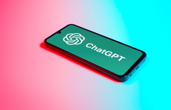ChatGPT ist auch auf dem Handy verfügbar.<span class='image-autor'>Foto: JarTee / shutterstock.com</span>