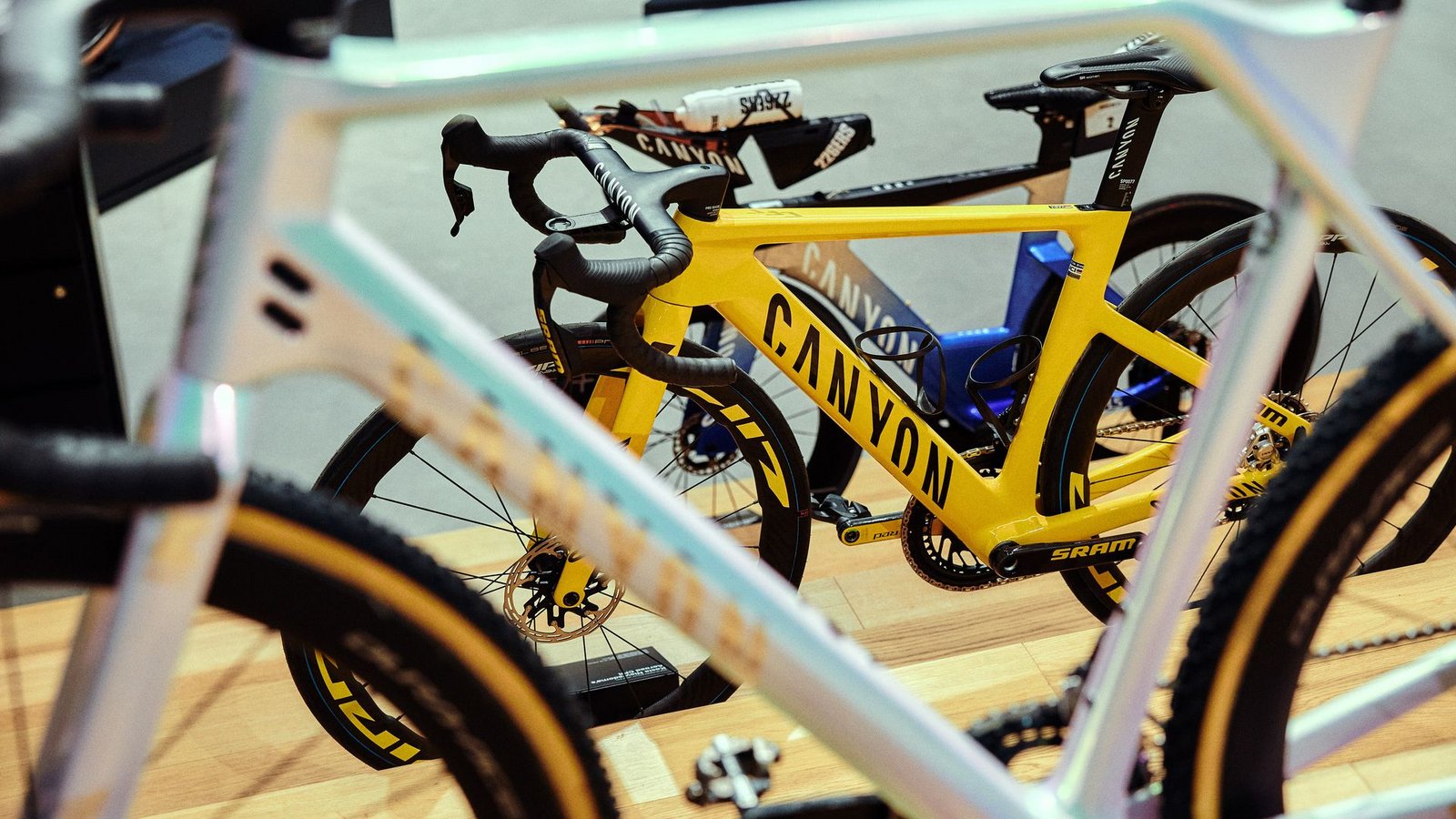 Canyon ist mit Sporträdern groß geworden, nun investiert der Koblenzer Hersteller in E-Bikes. (Archivbild)Foto: Marco Freudenreich/Canyon/dpa