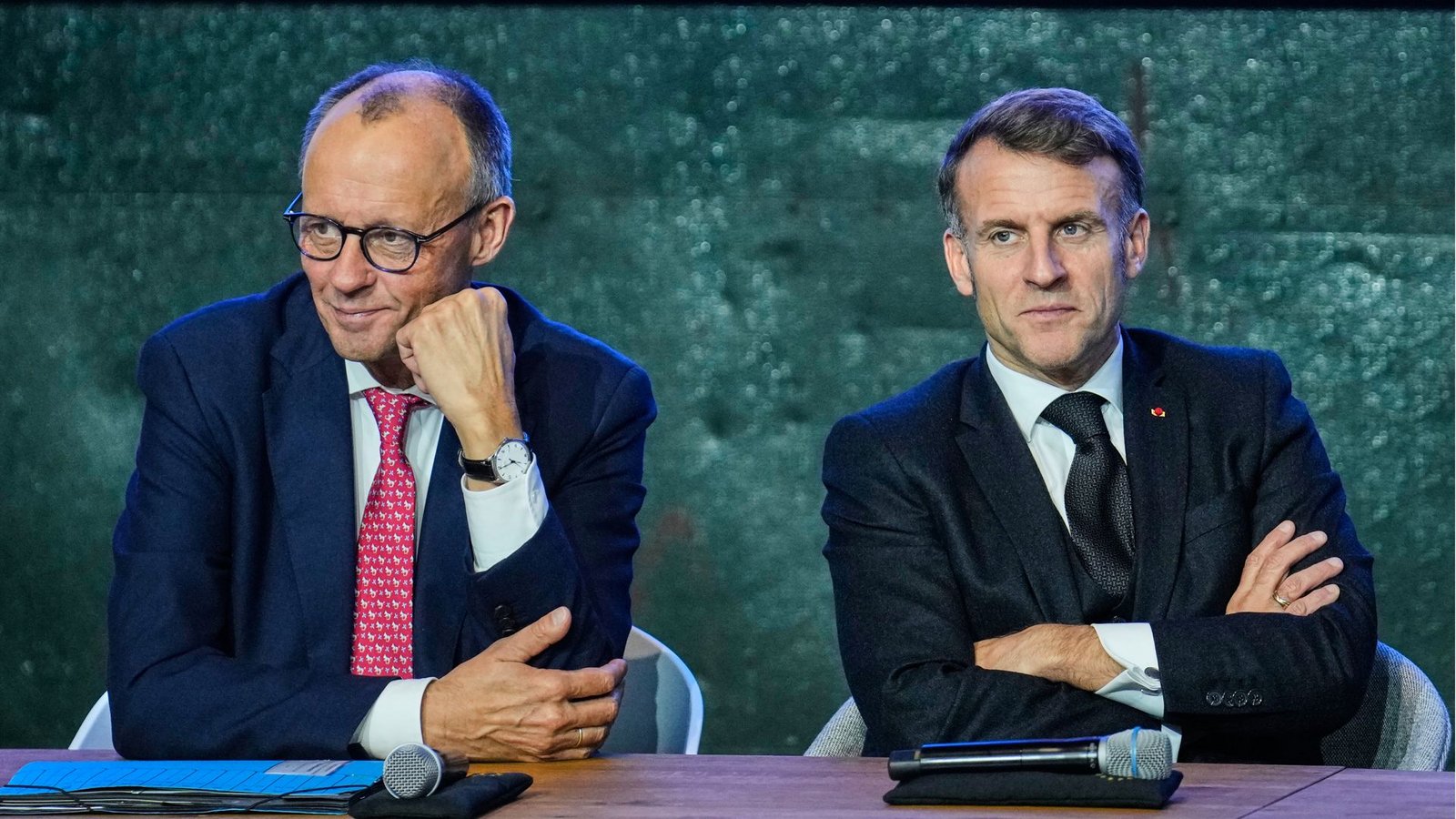 Haben sich im Moment eher wenig zu sagen: Bundeskanzler Merz (links) und Frankreichs Präsident Macron. Das angespannte Verhältnis belastet auch den EU-Gipfel im belgischen Alden Biesen .Foto: Ebrahim Noroozi/Pool AP/dpa Haben sich im Moment eher wenig zu sagen: Bundeskanzler Merz (links) und Frankreichs Präsident Macron. Das angespannte Verhältnis belastet auch den EU-Gipfel im belgischen Alden Biesen .Foto: Ebrahim Noroozi/Pool AP/dpa