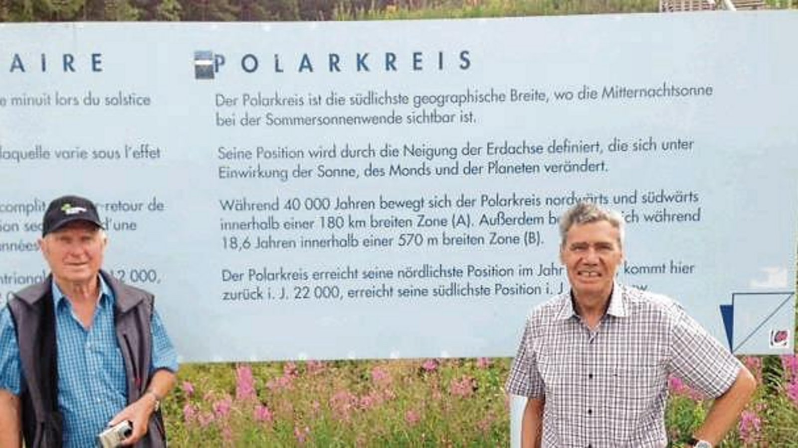 „Nach ein paar Tagen Pause in Östersund sind wir wieder on Tour und haben bei bestem Wetter den Polarkreis erreicht“, berichtet Othmar Zeller. Mit zwei Schlepper-Gespannen sind die Enzweihinger Zeller und Oskar Hess am 12. Juli gen Norden gestartet. Foto: p „Nach ein paar Tagen Pause in Östersund sind wir wieder on Tour und haben bei bestem Wetter den Polarkreis erreicht“, berichtet Othmar Zeller. Mit zwei Schlepper-Gespannen sind die Enzweihinger Zeller und Oskar Hess am 12. Juli gen Norden gestartet. Foto: p