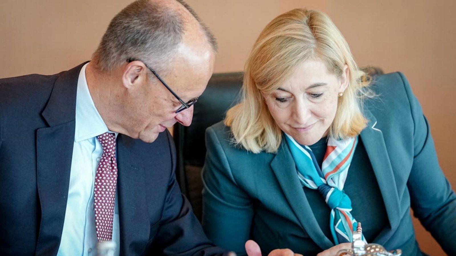 Sie ist jetzt eine von denen, die für ein Gelingen der Kanzlerschaft von Friedrich Merz (CDU) kämpfen: Nina Warken (CDU), Chefin des Bundeskanzleramts und Bundesministerin für besondere Aufgaben.Kay Nietfeld/dpa Sie ist jetzt eine von denen, die für ein Gelingen der Kanzlerschaft von Friedrich Merz (CDU) kämpfen: Nina Warken (CDU), Chefin des Bundeskanzleramts und Bundesministerin für besondere Aufgaben.Kay Nietfeld/dpa