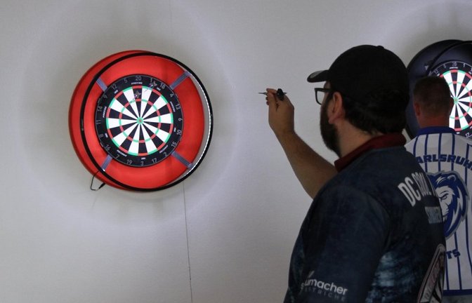 Höchste Konzentration ist gefragt, wenn das Board ins Visier genommen wird. <span class='image-autor'>Foto: Dittrich</span>