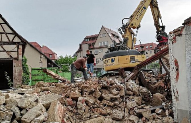 Abriss vor Neubebauung: Die Vaihinger Grabenstraße verändert ihr Gesicht. Foto: Arning