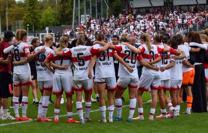 Die Enttäuschung war bei den VfB-Fußballerinnen nach der 0:2-Heimniederlage gegen den VfL Wolfsburg groß.<span class='image-autor'>IMAGO/Jan Huebner</span>