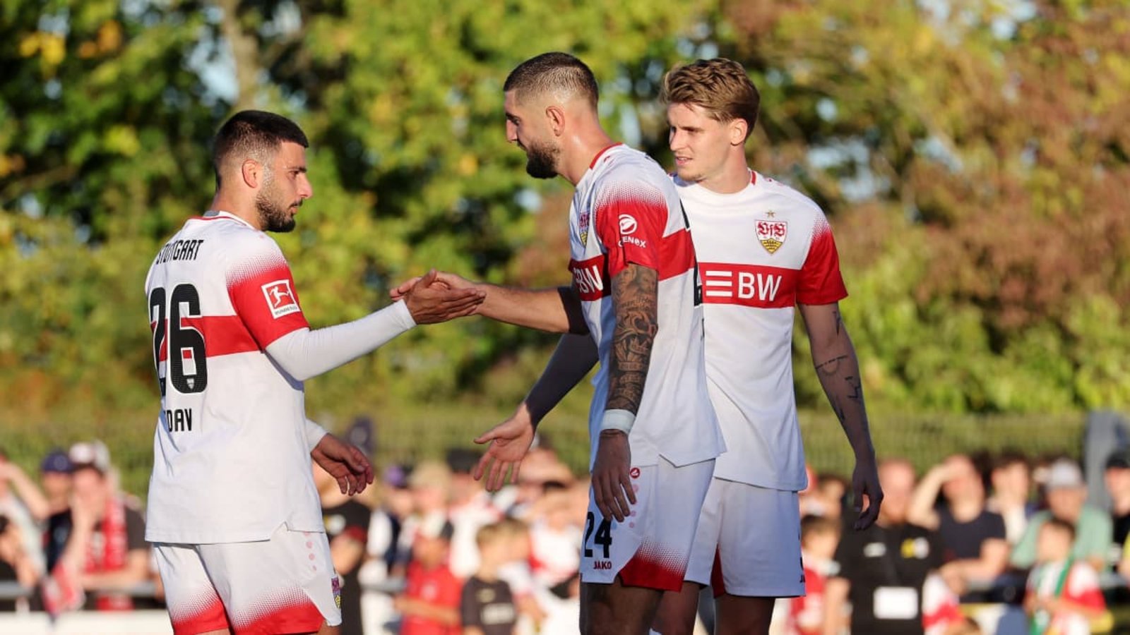 Deniz Undav, Jeff Chabot und Ramon Hendriks (von links) treffen mit dem VfB auf die SpVgg Greuther Fürth.Baumann/Julia Rahn Deniz Undav, Jeff Chabot und Ramon Hendriks (von links) treffen mit dem VfB auf die SpVgg Greuther Fürth.Baumann/Julia Rahn