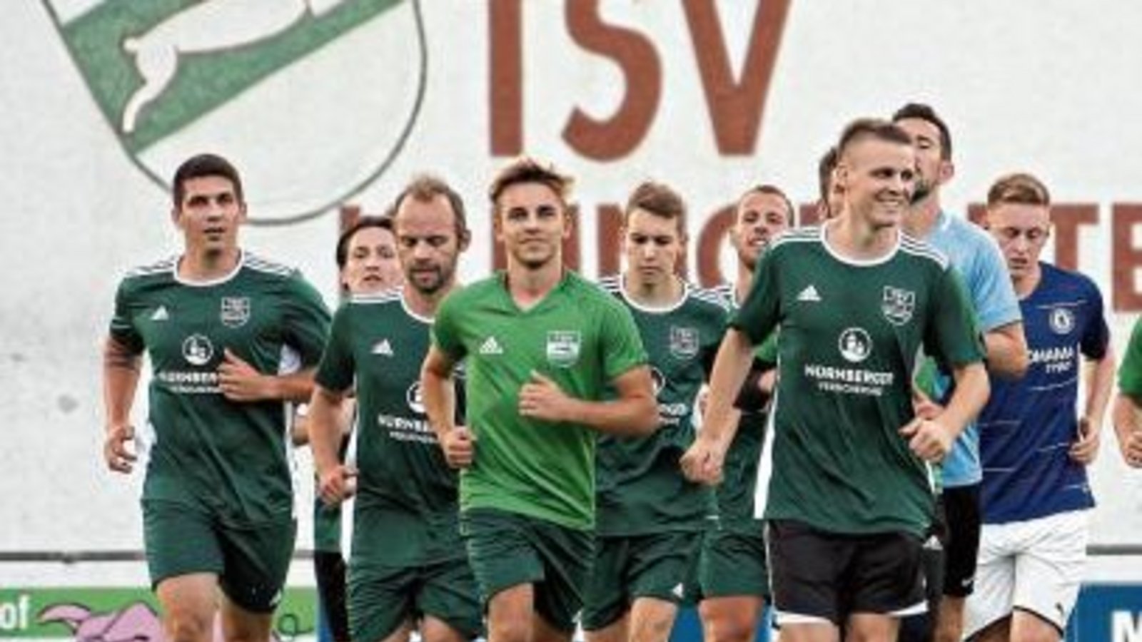 In Kleinglattbach beginnt das Training mit ein paar Runden über den Platz. Foto: Küppers In Kleinglattbach beginnt das Training mit ein paar Runden über den Platz. Foto: Küppers
