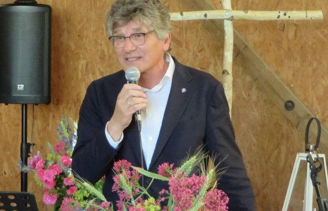 Landesbischof Ernst-Wilhelm Gohl während seines Grußwortes. <span class='image-autor'>Foto: Pfisterer</span>