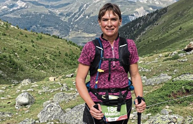 Margit Müller (oben) hat beim Swiss-Alpine-Irontrail auch ein Auge für die Landschaft. Detlef Müller (unten) konzentriert sich derweil auf den nächsten Anstieg. Fotos. Privat