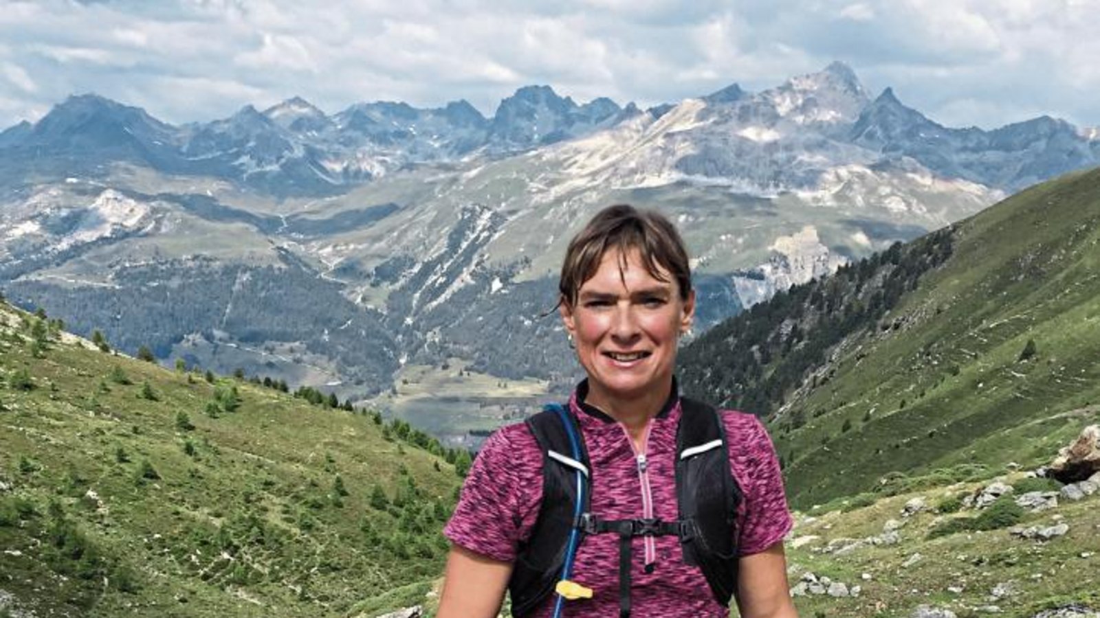 Margit Müller (oben) hat beim Swiss-Alpine-Irontrail auch ein Auge für die Landschaft. Detlef Müller (unten) konzentriert sich derweil auf den nächsten Anstieg. Fotos. Privat
