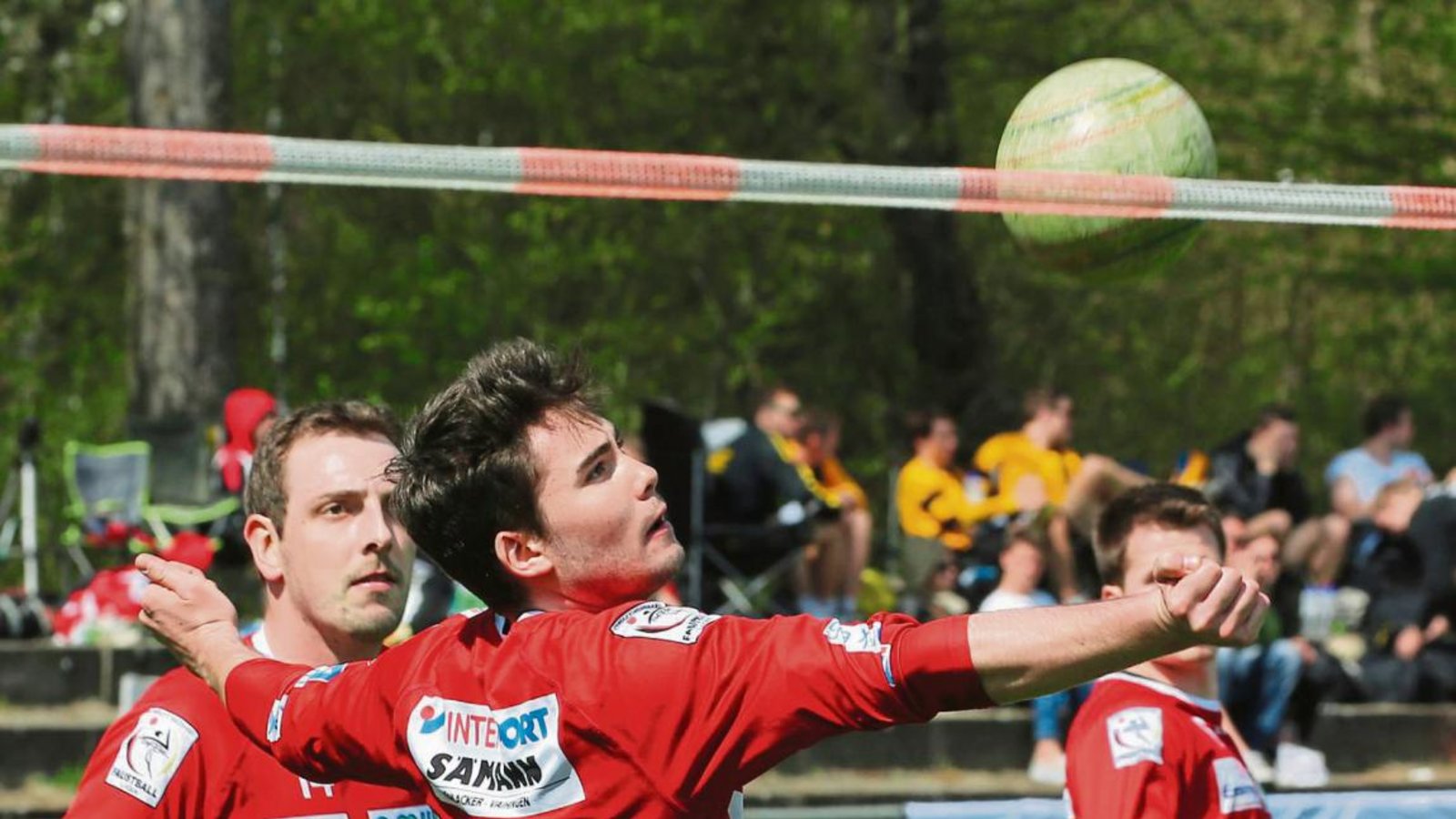 Marc Krüger und Christian Gayer (von links) haben den Ball fest im Blick. Am Wochenende muss der TV Vaihingen gleich zweimal ran. Foto: Küppers Marc Krüger und Christian Gayer (von links) haben den Ball fest im Blick. Am Wochenende muss der TV Vaihingen gleich zweimal ran. Foto: Küppers