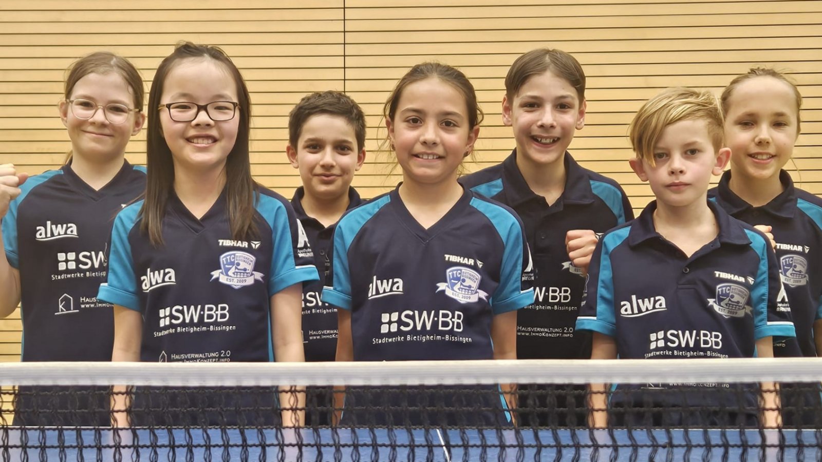 Freude über ein erfolgreiches Ranglistenturnier: Zoe Simeonidis (von links), Alice Chen, Nikolaus Dambacher, Maya Rimpu, Kilian Bossert, Milo Kummer und Mika Filimon. Foto: privat