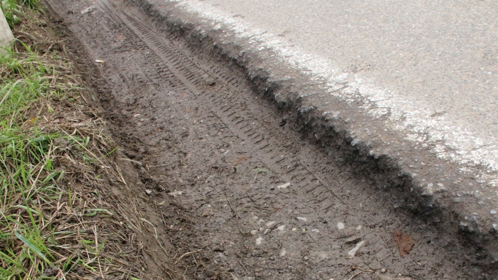 Zwischen Roßwag und Illingen hat die Straße ordentlich gelitten. Archivfoto: VKZ/Müller Zwischen Roßwag und Illingen hat die Straße ordentlich gelitten. Archivfoto: VKZ/Müller
