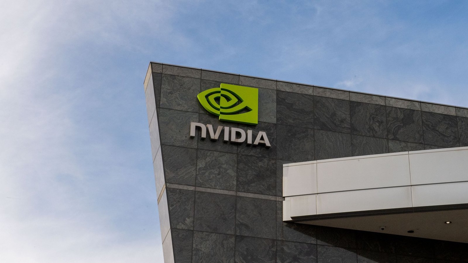 Chips von Nvidia sind seit Jahren unverzichtbar in KI-Rechenzentren. (Archivbild)Foto: Andrej Sokolow/dpa