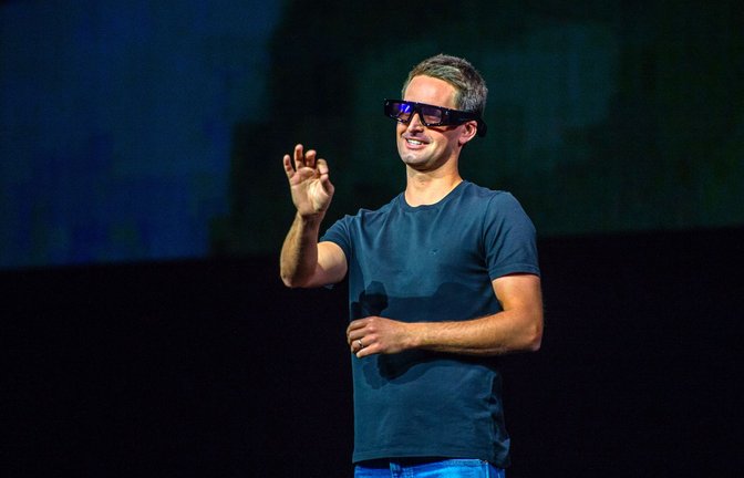 Der Chef des Snapchat-Betreibers Snap, Evan Spiegel, demonstrierte Vorläufer der heutigen Specs bereits in den vergangenen Jahren. (Archivbild)<span class='image-autor'>Foto: Andrej Sokolow/dpa</span>