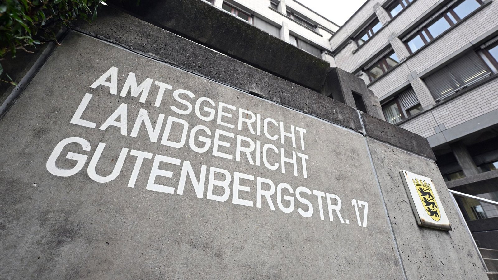 Das Landgerichts und Amtsgericht in Baden-Baden. Ein früherer Erzieher wurde wegen Kindesmissbrauchs zu einer Jugendstrafe verurteilt (Symbolfoto).Foto: dpa/Uli Deck Das Landgerichts und Amtsgericht in Baden-Baden. Ein früherer Erzieher wurde wegen Kindesmissbrauchs zu einer Jugendstrafe verurteilt (Symbolfoto).Foto: dpa/Uli Deck
