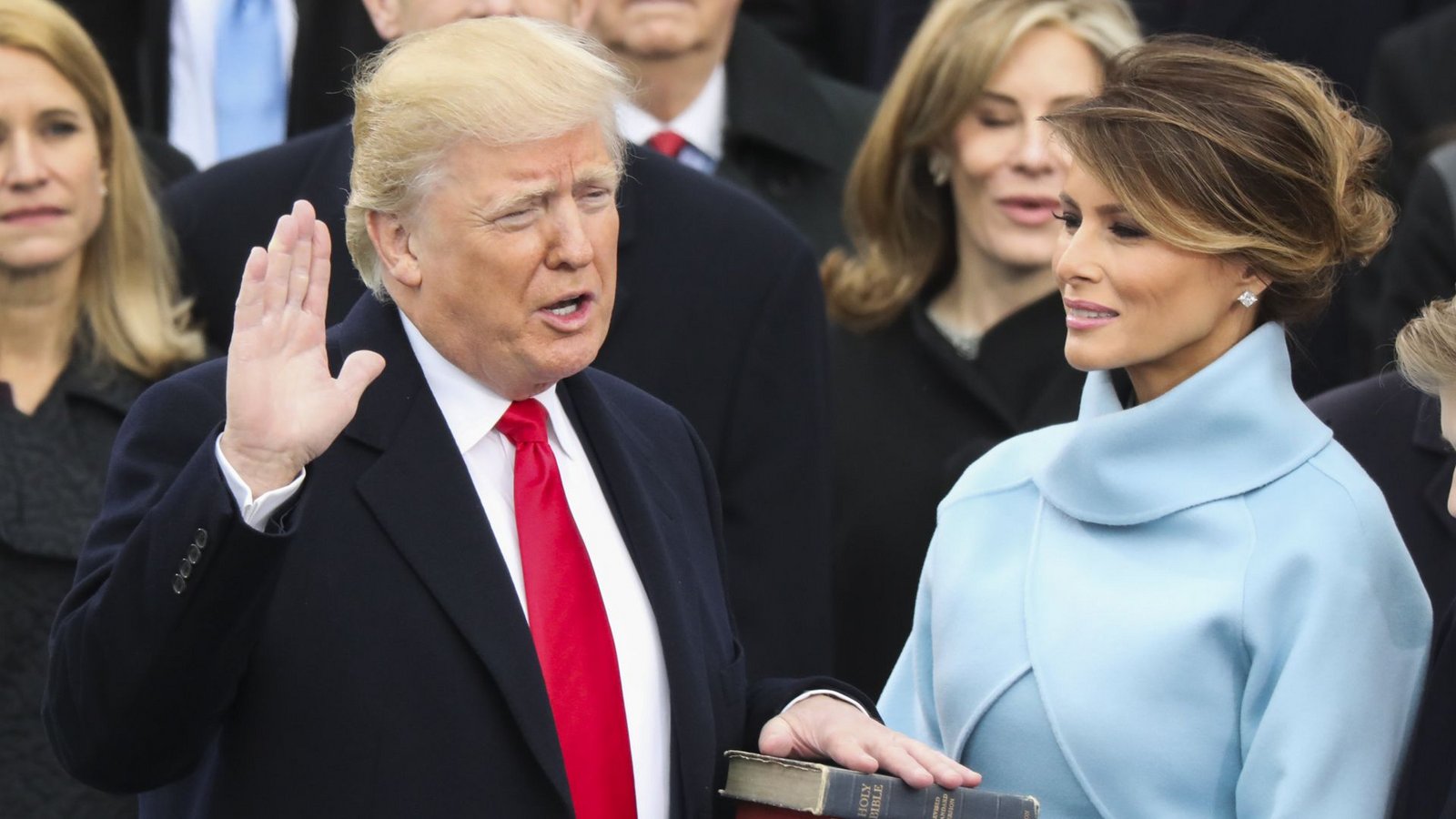Am 20. Januar 2017 wird Donald Trump in Washington ins Amt eingeführt – er wird später (entgegen aller Fakten) prahlen, nie habe es mehr Besucher einer solchen Amtseinführung gegeben.Foto: dpa/Andrew Harnik Am 20. Januar 2017 wird Donald Trump in Washington ins Amt eingeführt – er wird später (entgegen aller Fakten) prahlen, nie habe es mehr Besucher einer solchen Amtseinführung gegeben.Foto: dpa/Andrew Harnik