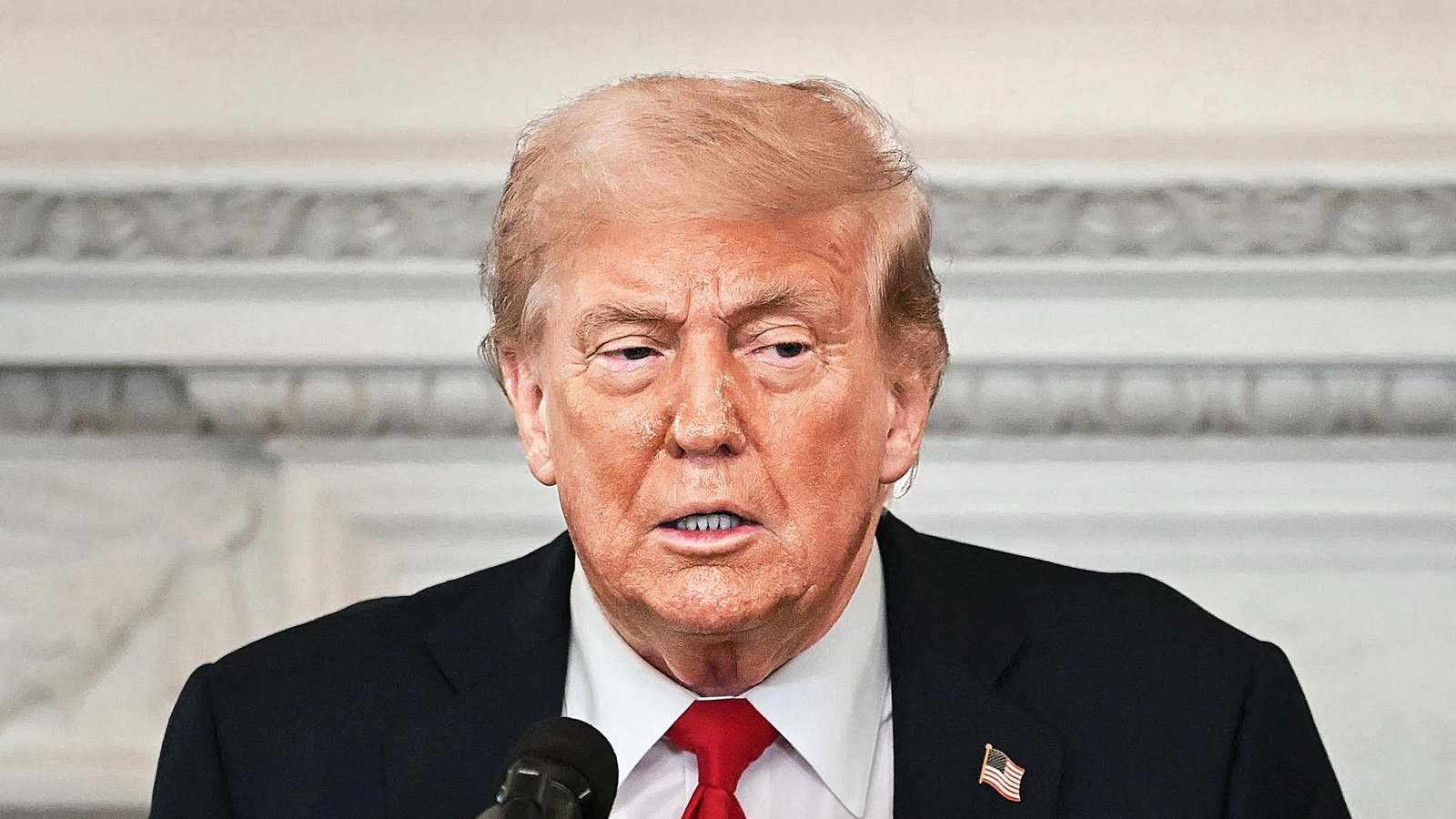 US-Präsident Trump leidet laut Angaben des Weißen Hauses unter einer chronischen Venenschwäche. (Archivbild)Foto: AFP/ANDREW CABALLERO-REYNOLDS