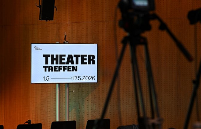 Beim Theatertreffen setzt sich Schauspielerin Paulina Alpen mit "Die Welt im Rücken" durch und erhält den Alfred-Kerr-Darstellerpreis. (Archivbild)<span class='image-autor'>Foto: Jens Kalaene/dpa</span>