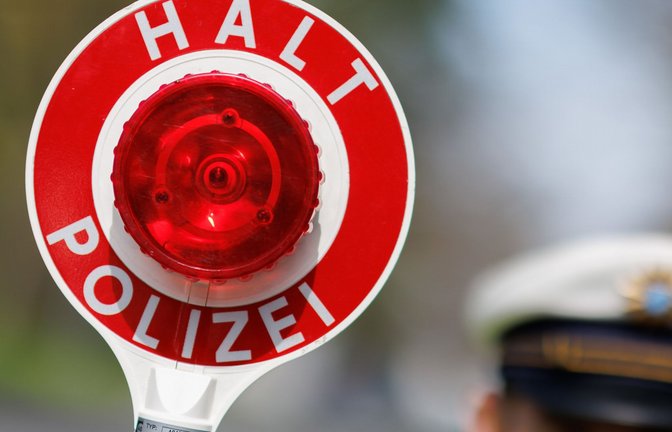 Bei einer Polizeikontrolle wollte der 31-Jährige die Beamten täuschen. (Symbolbild)<span class='image-autor'>Foto: dpa/Daniel Karmann</span>