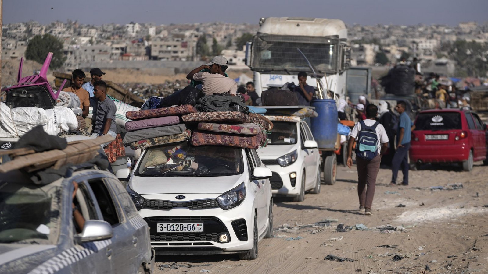 Palästinenser fliehen aus ihrem Gebiet im Gazastreifen, nachdem das israelische Militär die Evakuierung angeordnet hat und erklärt hat (Archivfoto).Foto: Abdel Kareem Hana/AP/dpa/Abdel Kareem Hana Palästinenser fliehen aus ihrem Gebiet im Gazastreifen, nachdem das israelische Militär die Evakuierung angeordnet hat und erklärt hat (Archivfoto).Foto: Abdel Kareem Hana/AP/dpa/Abdel Kareem Hana