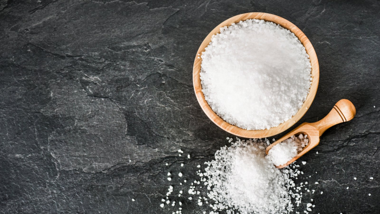 Salz eignet sich als Entfeuchter.Foto: Krasula / shutterstock.com Salz eignet sich als Entfeuchter.Foto: Krasula / shutterstock.com