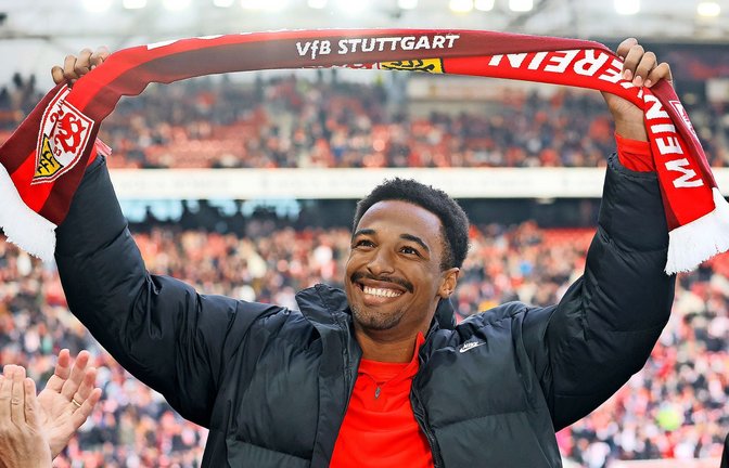 Leichtathlet Leo Neugebauer im Dezember 2025 bei einem Besuch in der Stuttgarter MHP-Arena.<span class='image-autor'>Foto: Baumann/Julia Rahn</span>