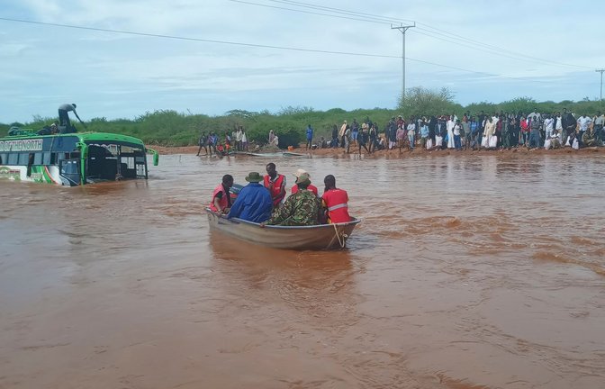 Die Regenzeit in Kenia wird in diesem Jahr durch das Wetterphänomen El Niño verstärkt. Die Folge sind Überschwemmungen (Archivbild).<span class='image-autor'>Foto: Uncredited/AP/dpa</span>