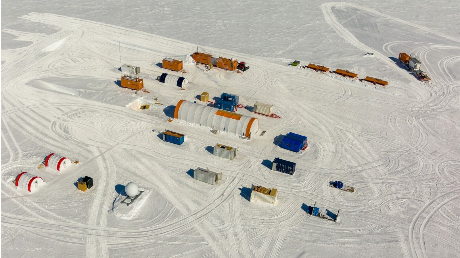 Luftaufnahme Forschungscamp „Little Dome C“ in der Antarkti.Foto: Alfred-Wegener-Institut / PNRA/IPEV Luftaufnahme Forschungscamp „Little Dome C“ in der Antarkti.Foto: Alfred-Wegener-Institut / PNRA/IPEV