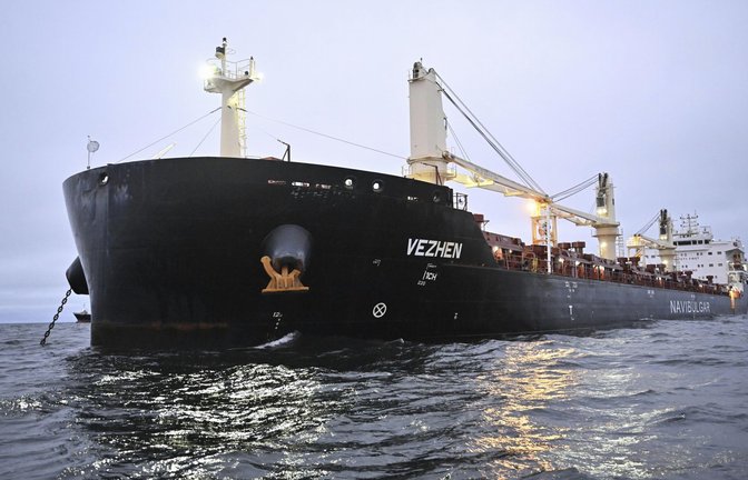 Dieses Schiff wird verdächtigt, mit seinem Anker ein Unterseekabel in der Ostsee beschädigt zu haben.<span class='image-autor'>Foto: dpa/Johan Nilsson</span>