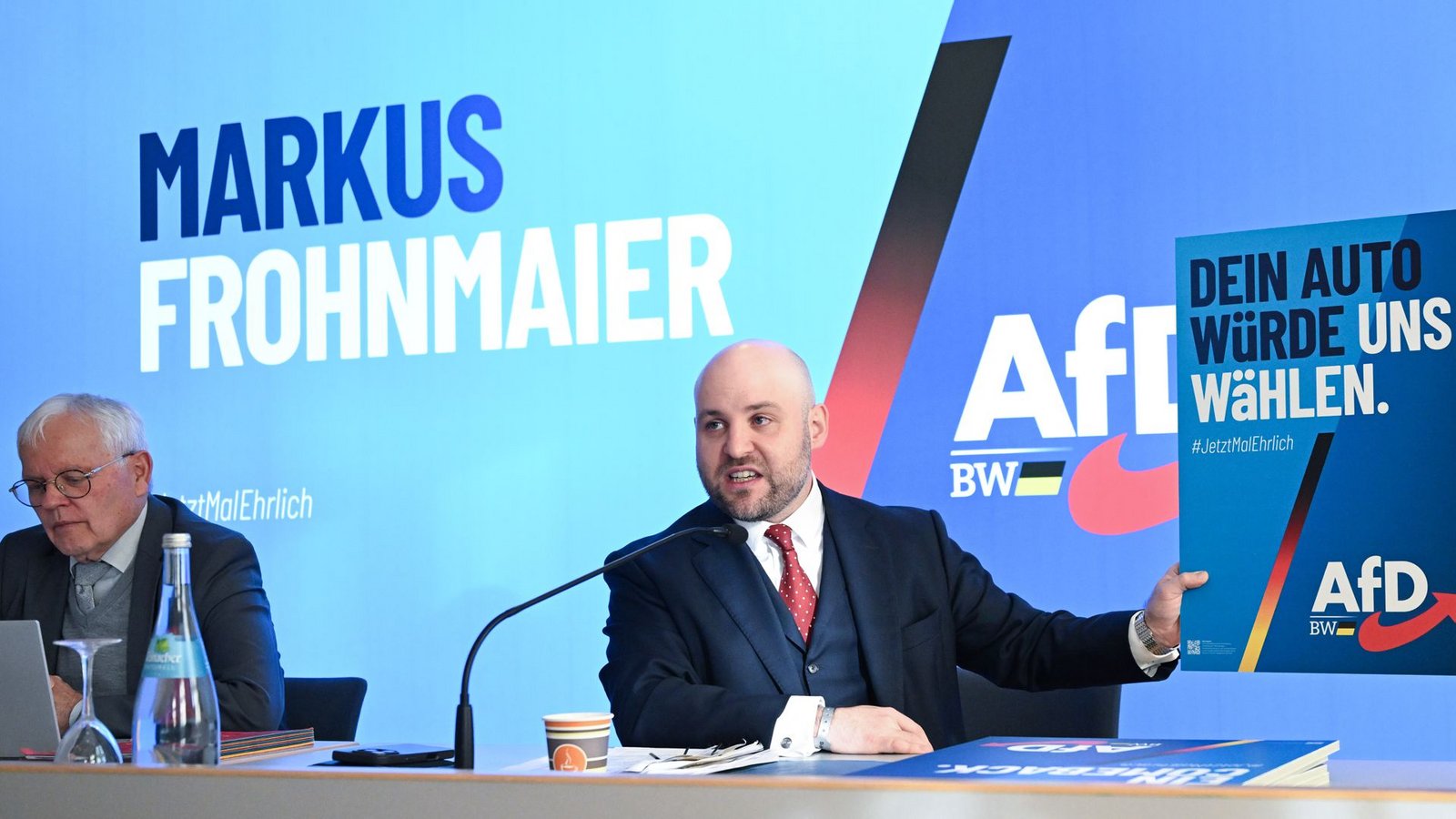 Markus Frohnmaier(rechts) und Emil Sänze präsentieren die AfD-Kampagne.Foto: Bernd Weißbrod/dpa Markus Frohnmaier(rechts) und Emil Sänze präsentieren die AfD-Kampagne.Foto: Bernd Weißbrod/dpa