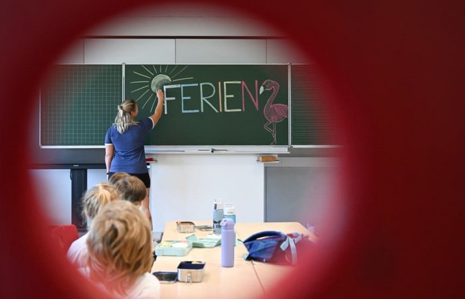 Endlich Ruhe: Wenn an den Schulen Sommerferien beginnen, wird es auch im Ministerium ruhiger.<span class='image-autor'>Bernd Weißbrod/dpa</span>