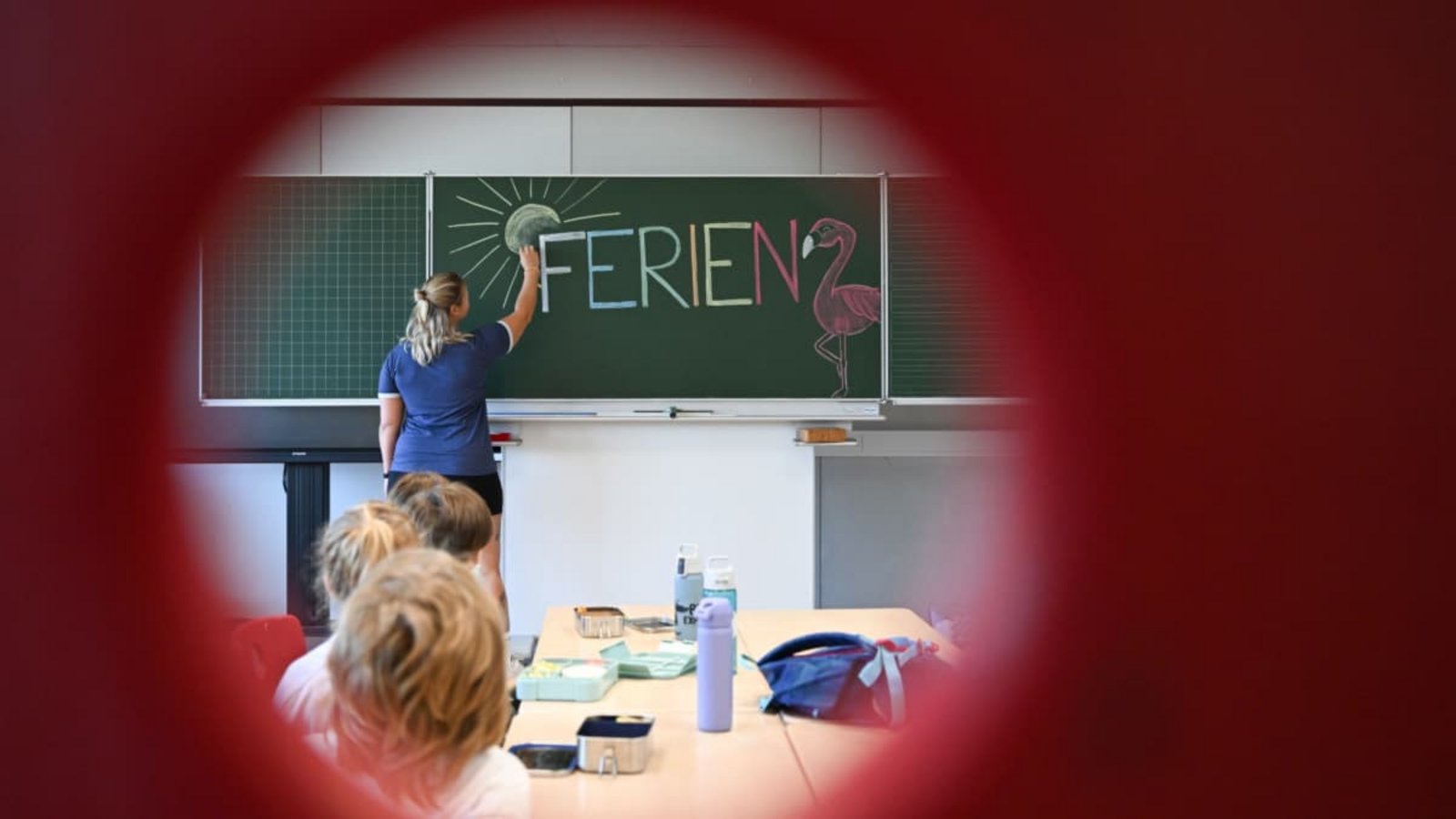 Endlich Ruhe: Wenn an den Schulen Sommerferien beginnen, wird es auch im Ministerium ruhiger.Bernd Weißbrod/dpa Endlich Ruhe: Wenn an den Schulen Sommerferien beginnen, wird es auch im Ministerium ruhiger.Bernd Weißbrod/dpa
