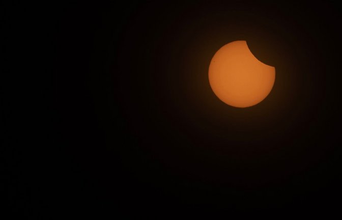 Zur Sonnenfinsternis wird im Südwesten ein wolkenfreier Himmel erwartet. (Symbolbild)<span class='image-autor'>Clara Margais/dpa</span>