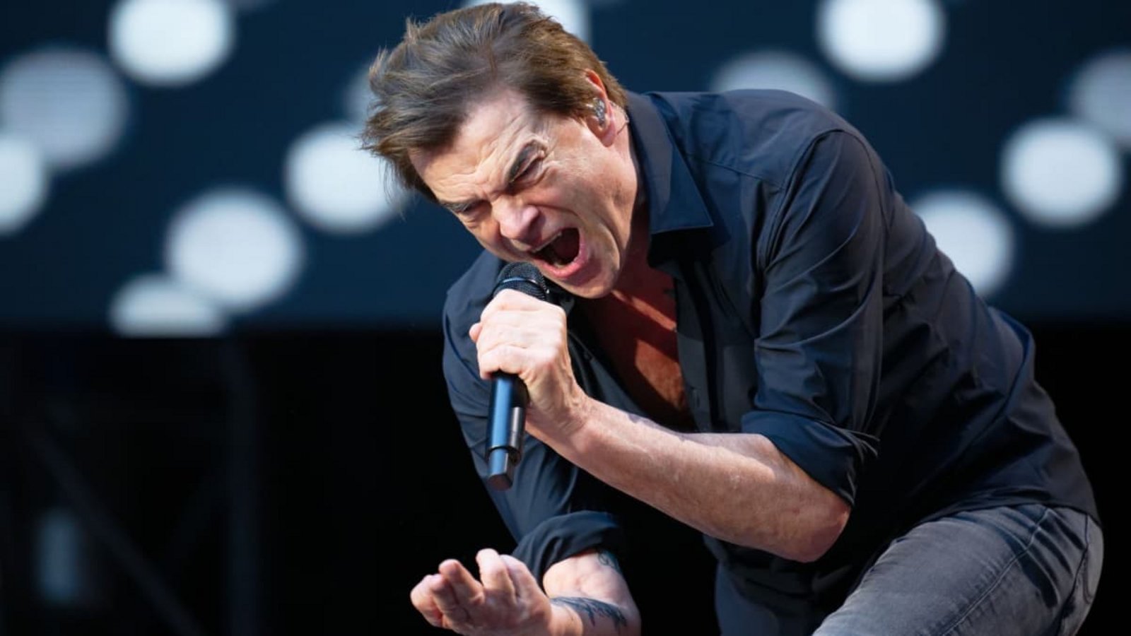 Campino ist zu intensiven Emotionen fähig. Seine Solidarität mit Alphaville dürfte zur Wiedereinladung der Band zum Glücksgefühle-Festival beigetragen haben.Henning Kaiser/dpa Campino ist zu intensiven Emotionen fähig. Seine Solidarität mit Alphaville dürfte zur Wiedereinladung der Band zum Glücksgefühle-Festival beigetragen haben.Henning Kaiser/dpa